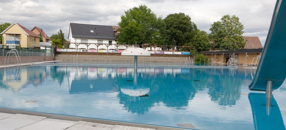 Schwimmbecken